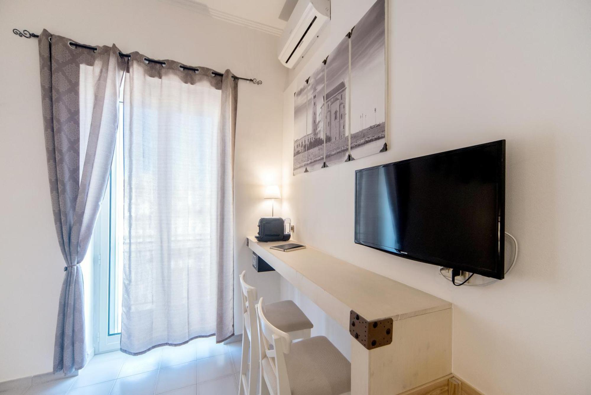 B&B Camera A Sud Mare' Trani Exterior photo