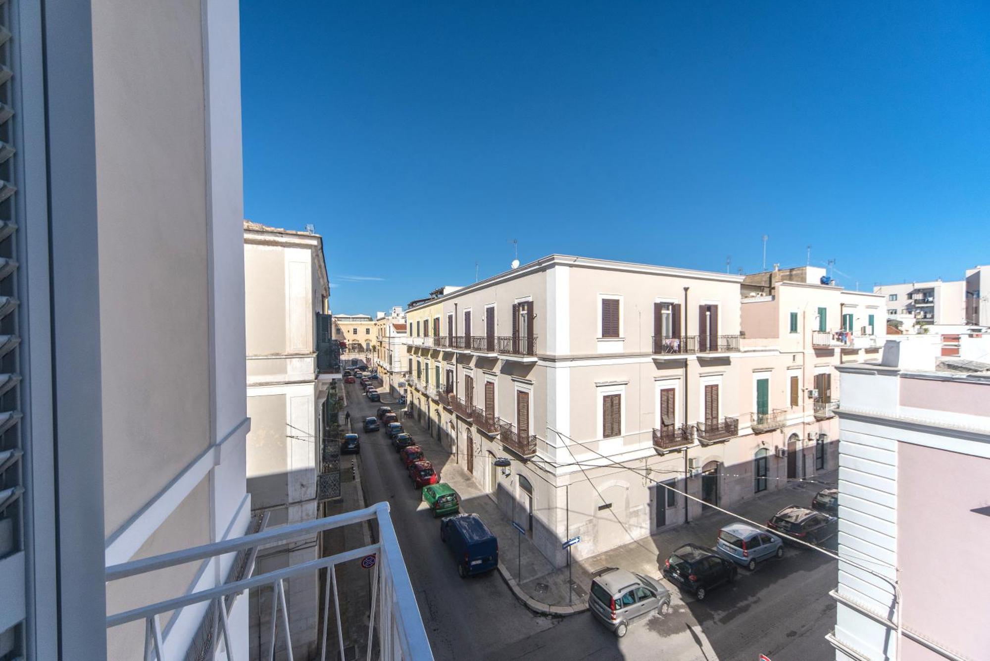 B&B Camera A Sud Mare' Trani Exterior photo